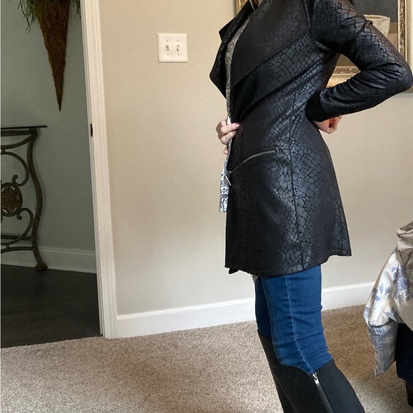 Cute little dress coat - Picture 2 of 2